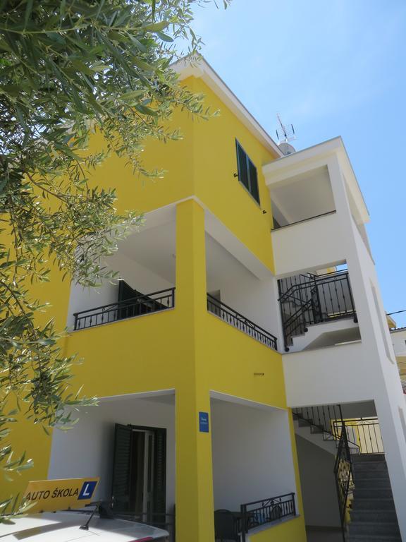 Apartments Luka Пакоштане Экстерьер фото