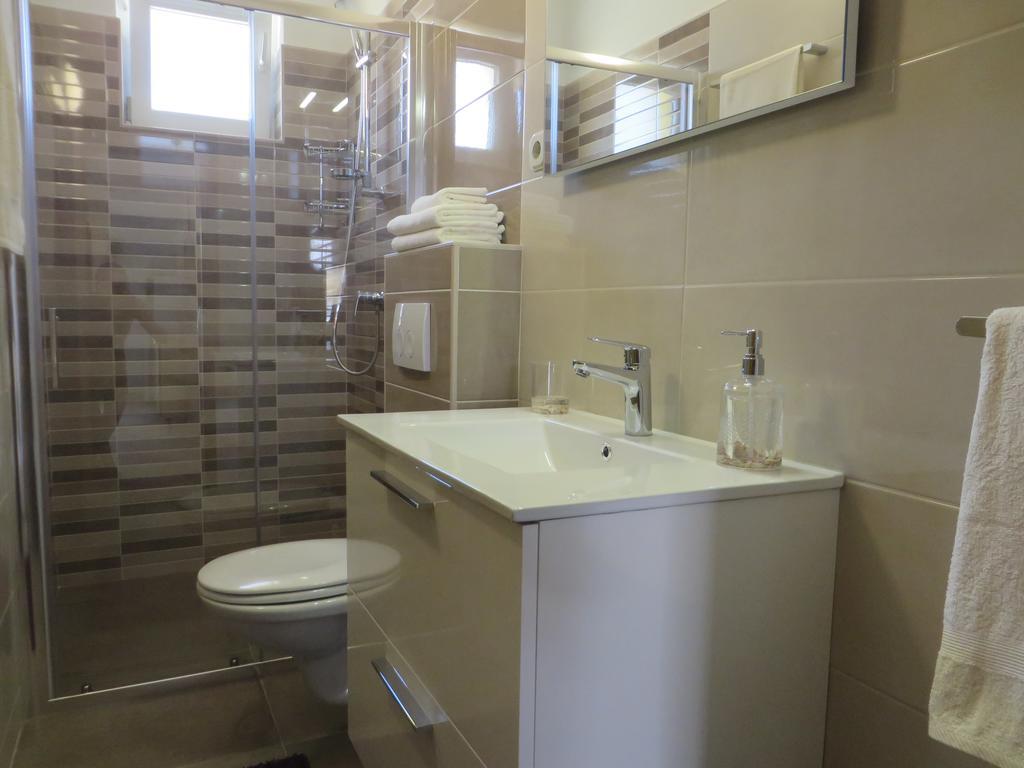 Apartments Luka Пакоштане Экстерьер фото